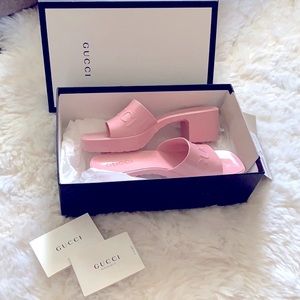 Authentic Gucci rubber slide Sandal.